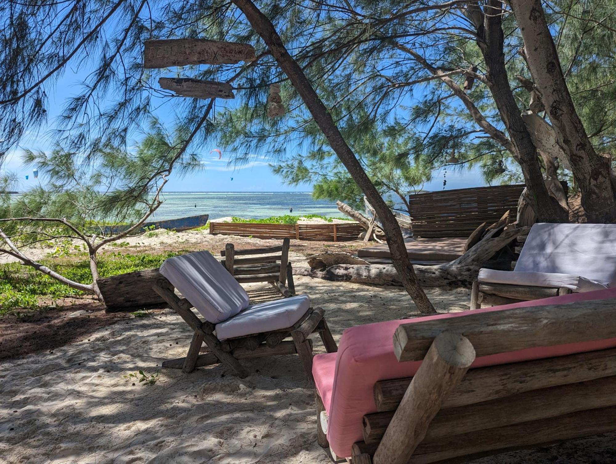 Ocean Lodge Kite & Windsurf Antsiranana Екстериор снимка