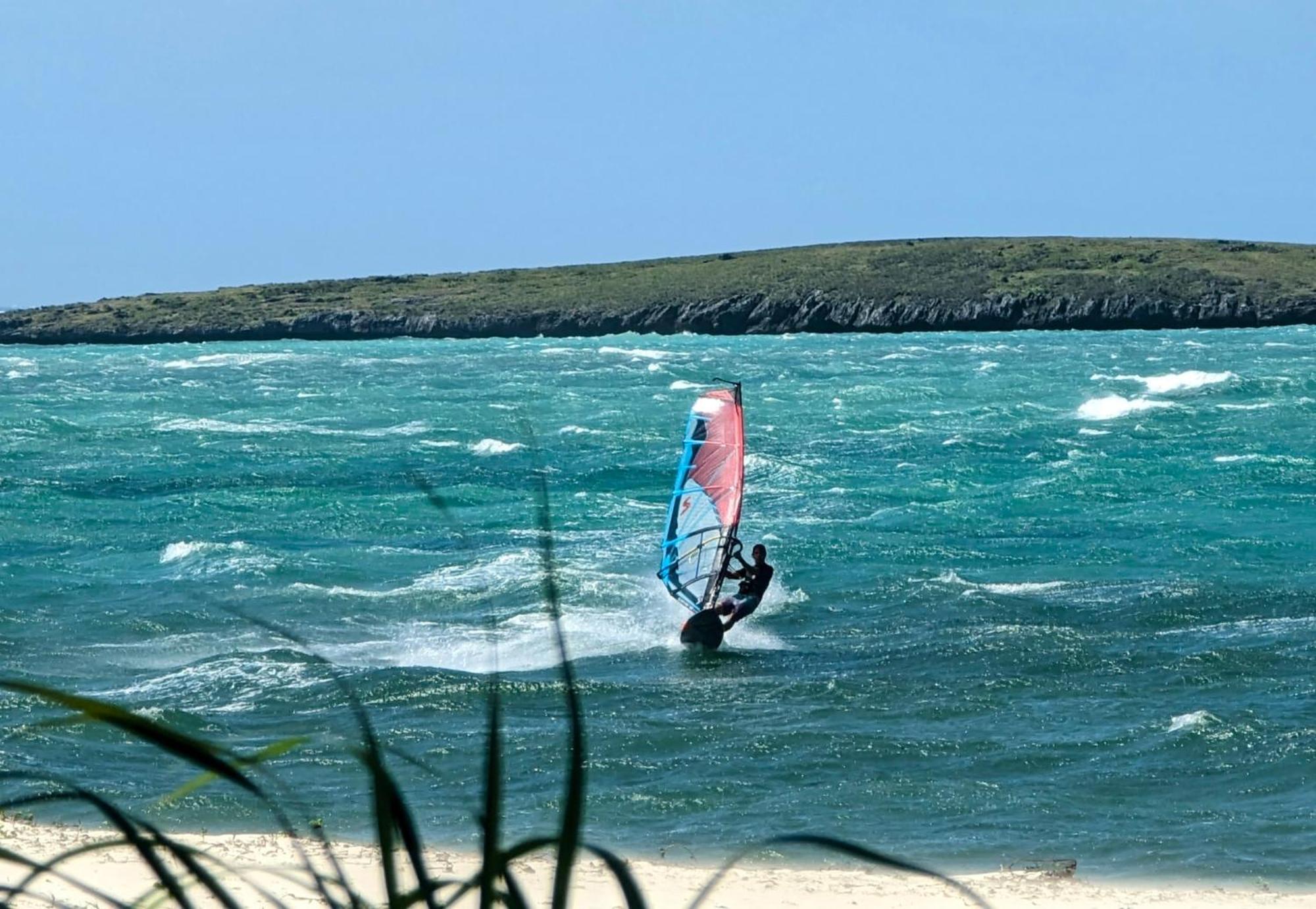 Ocean Lodge Kite & Windsurf Antsiranana Екстериор снимка