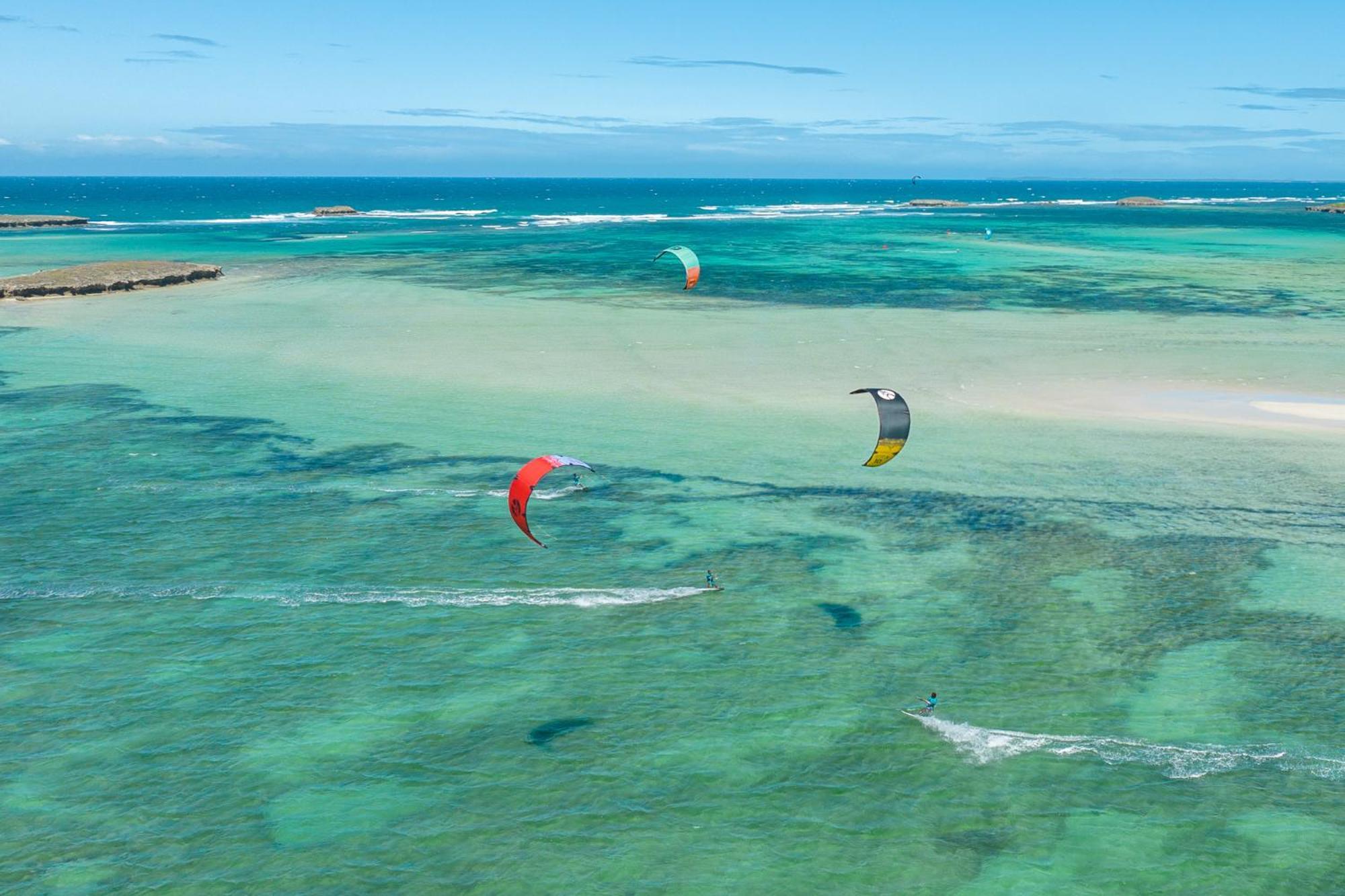 Ocean Lodge Kite & Windsurf Antsiranana Екстериор снимка