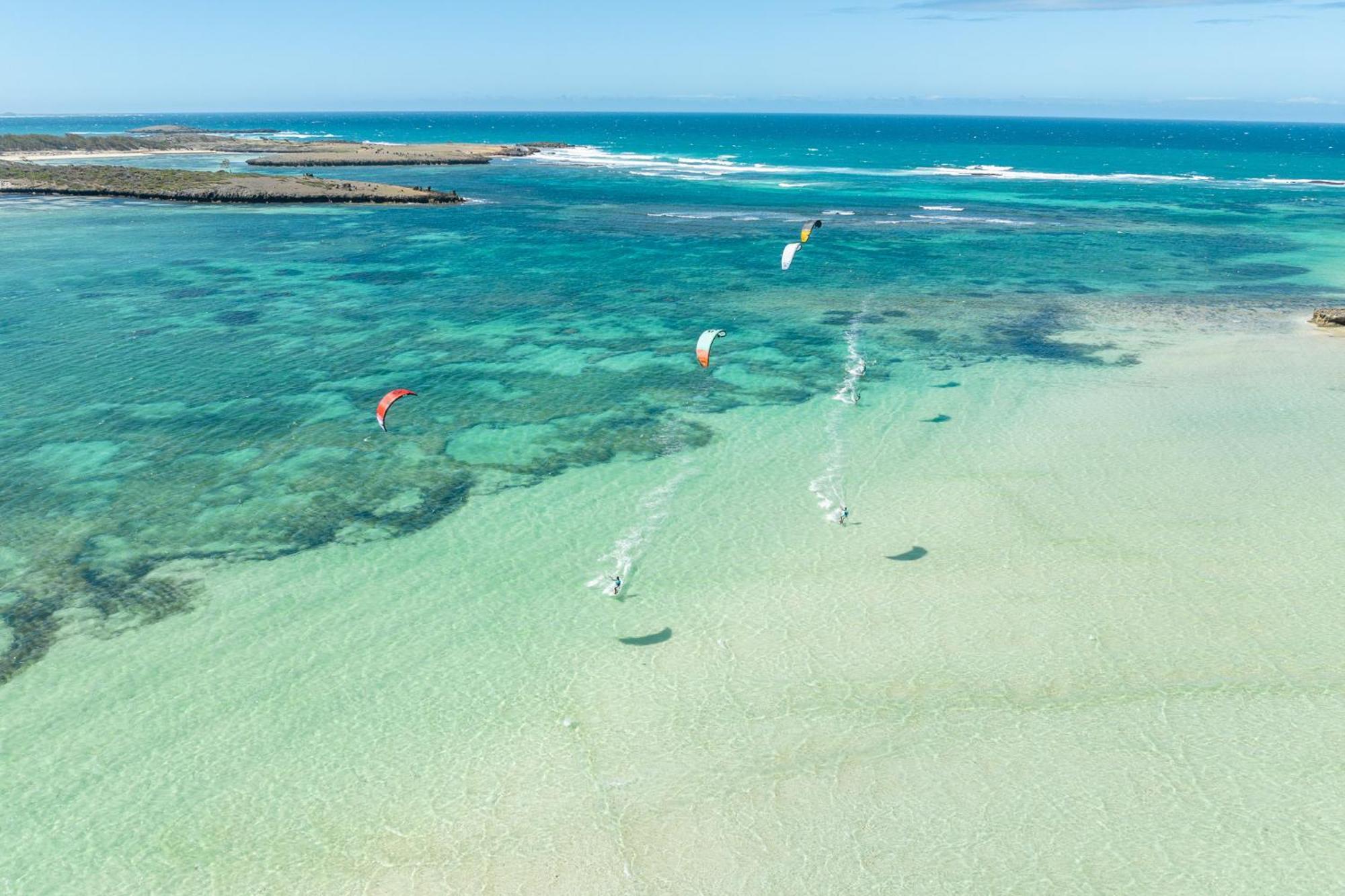 Ocean Lodge Kite & Windsurf Antsiranana Екстериор снимка